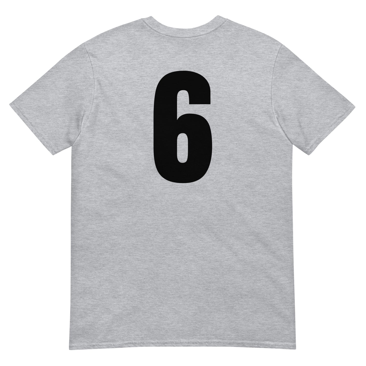 Numero 6 selässä t-paita