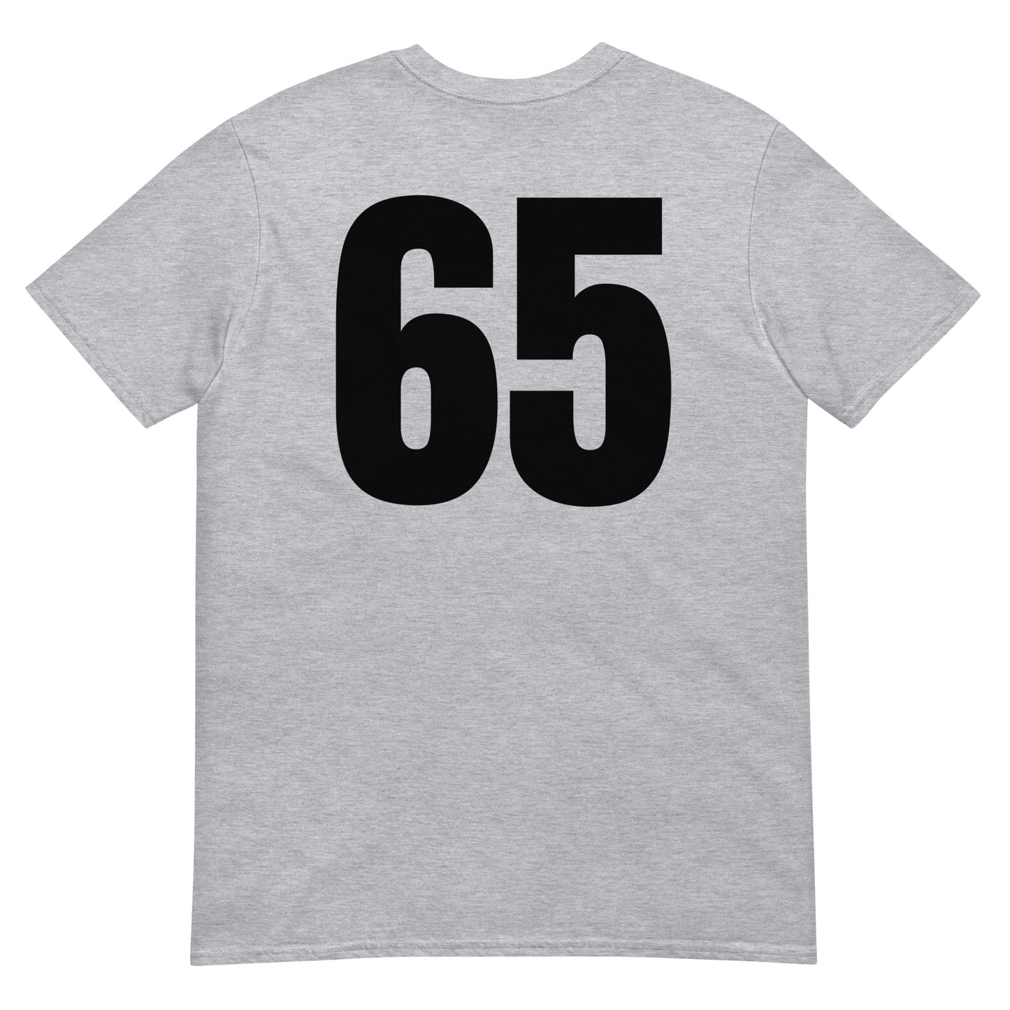 Numero 65 selässä t-paita