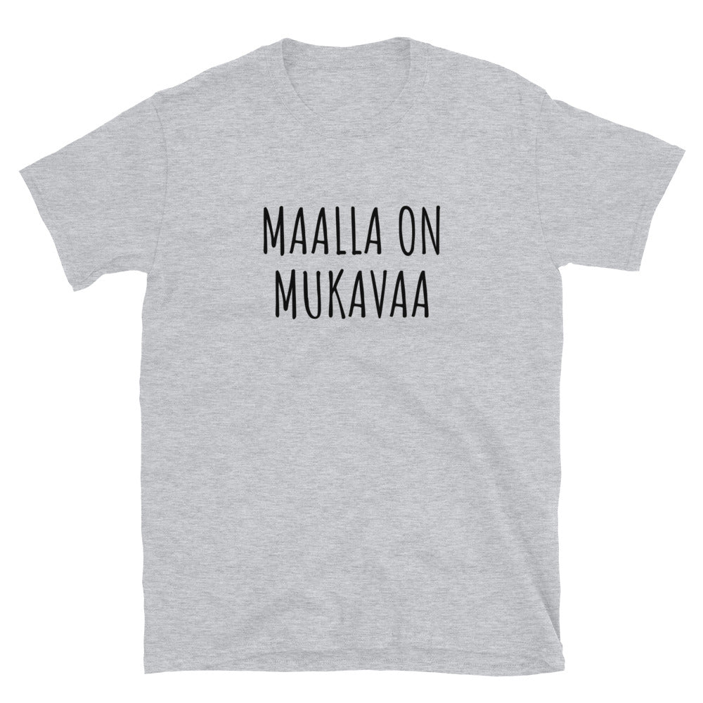 Maalla on mukavaa t-paita