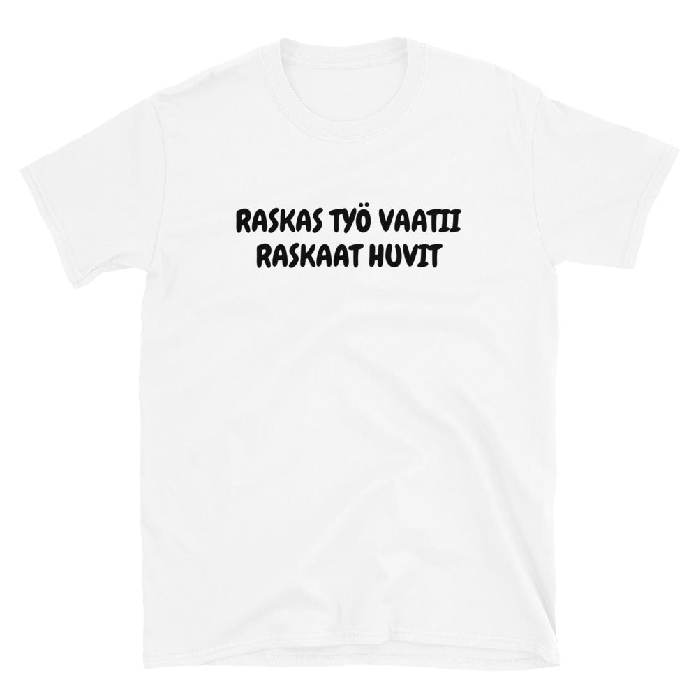 Raskas työ vaatii raskaat huvit t-paita