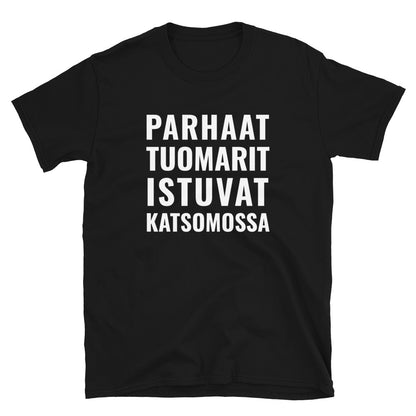 Parhaat tuomarit istuvat katsomossa t-paita