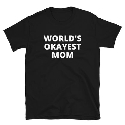 World's okayest mom t-paita