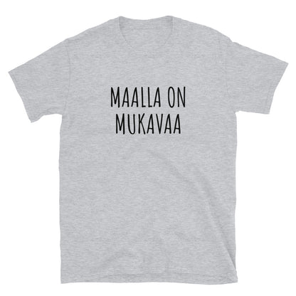 Maalla on mukavaa t-paita