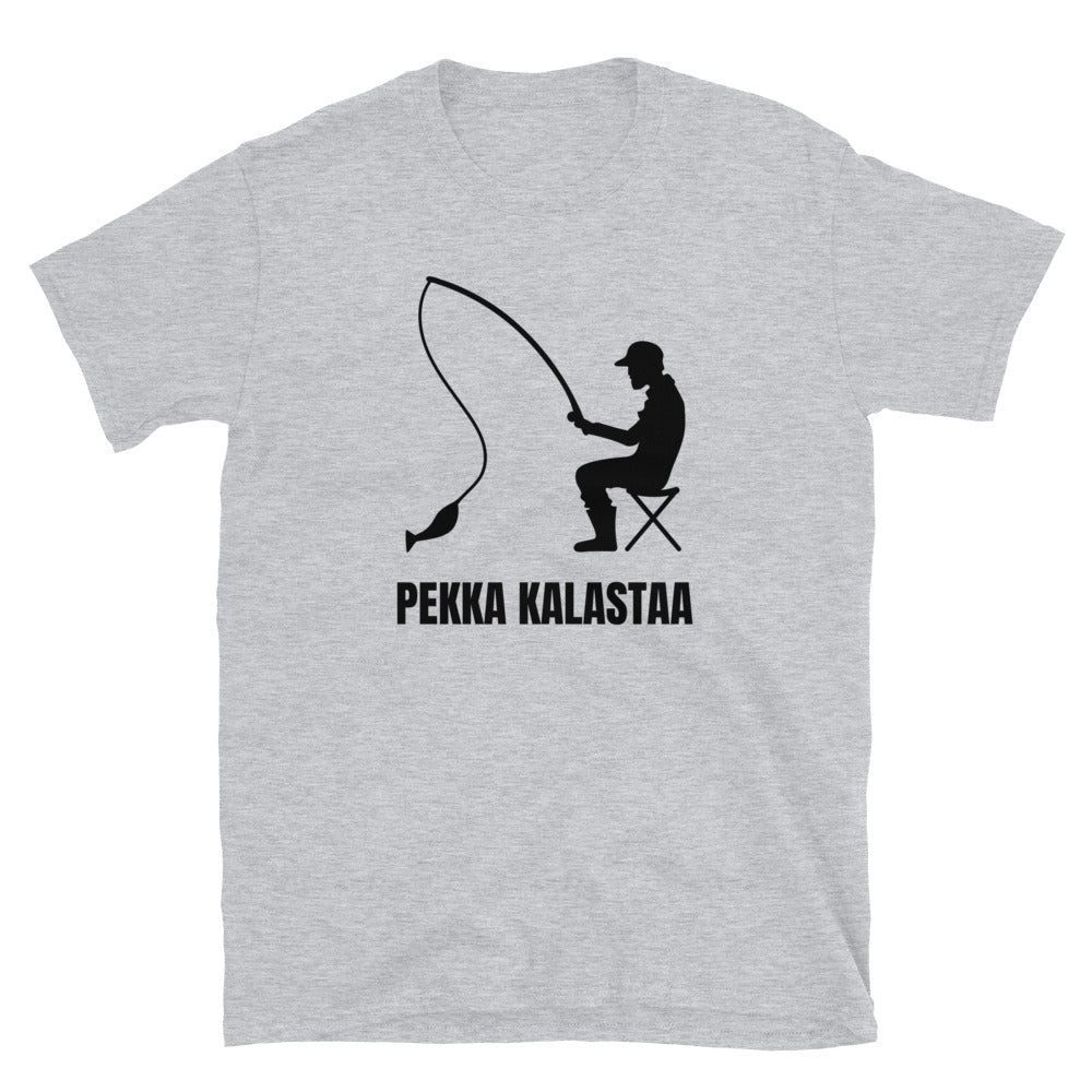 Pekka kalastaa t-paita