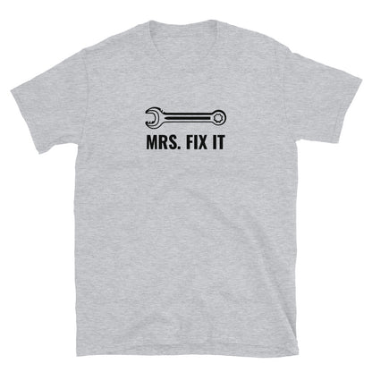 Mrs. Fix it t-paita