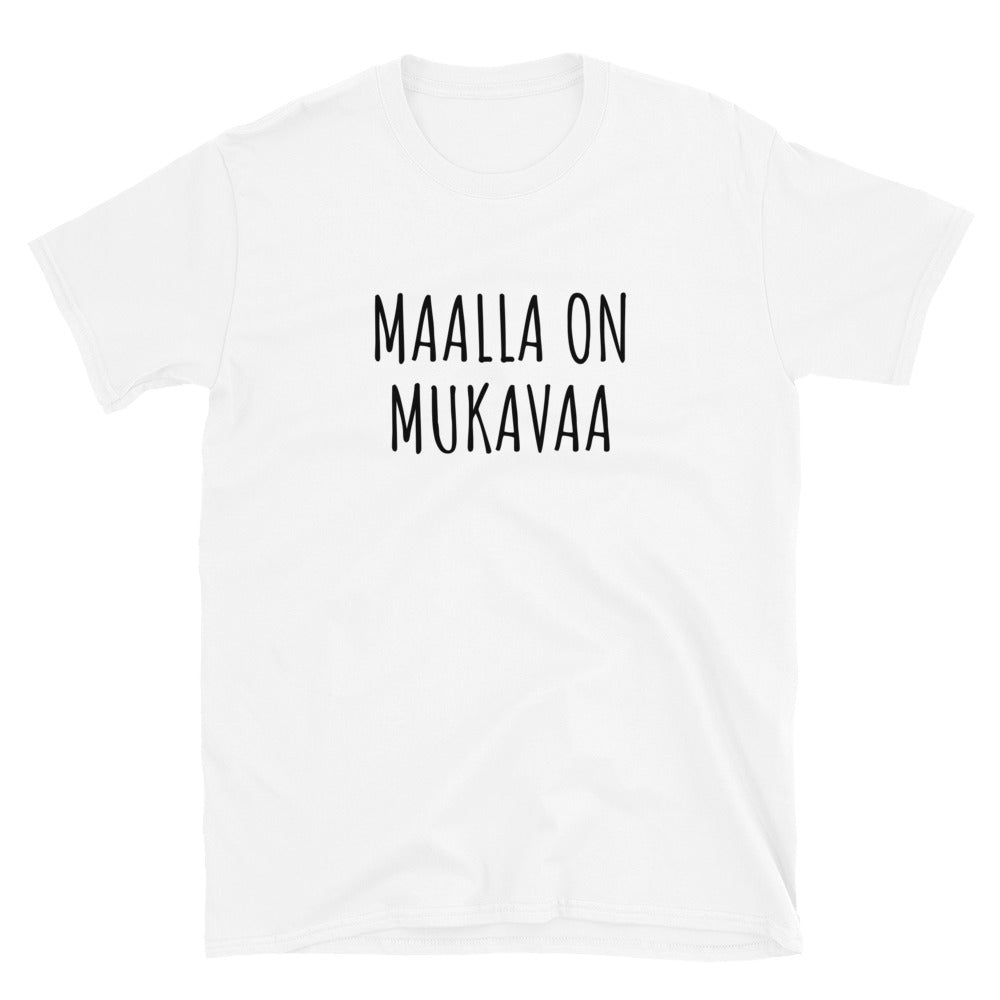 Maalla on mukavaa t-paita