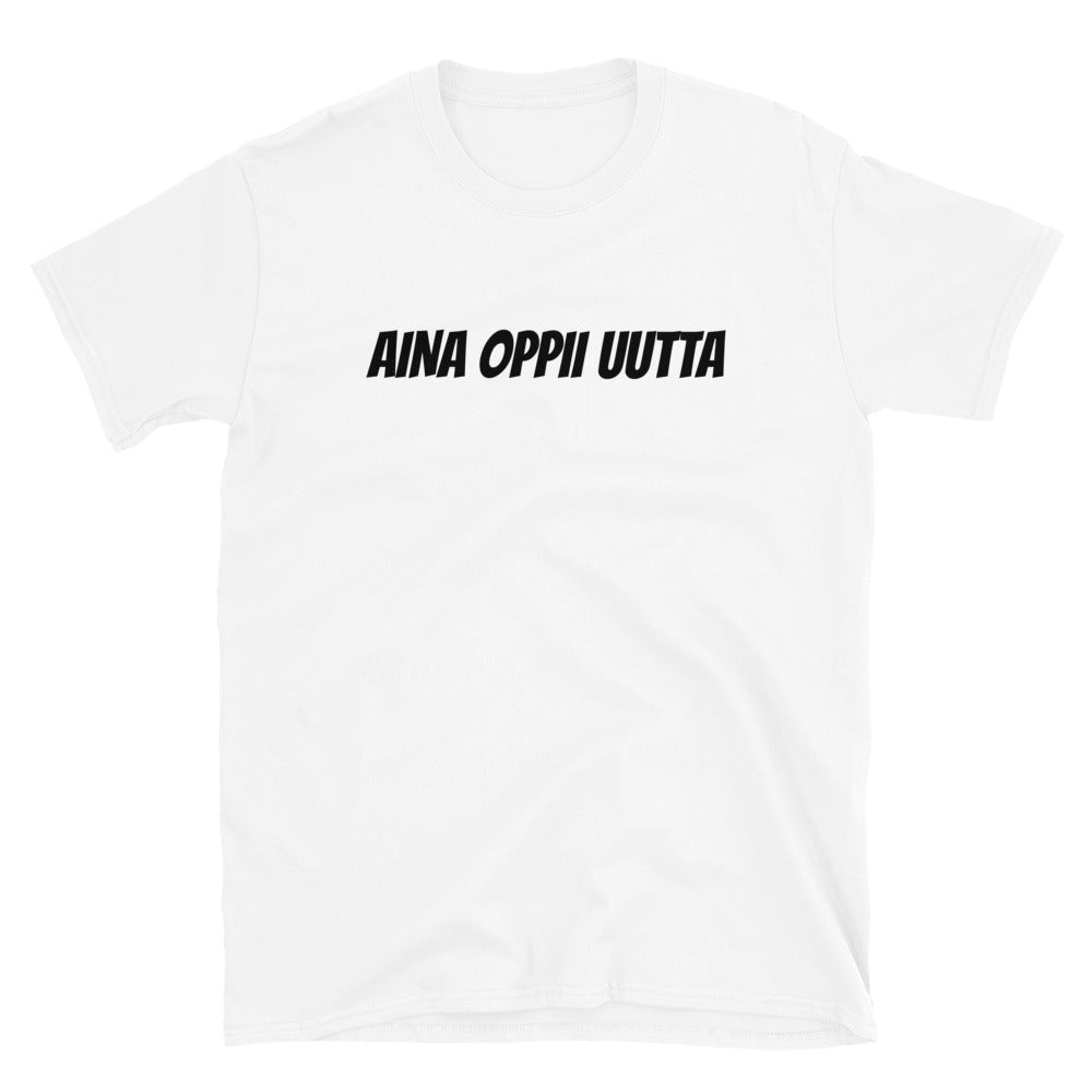 Aina oppii uutta t-paita