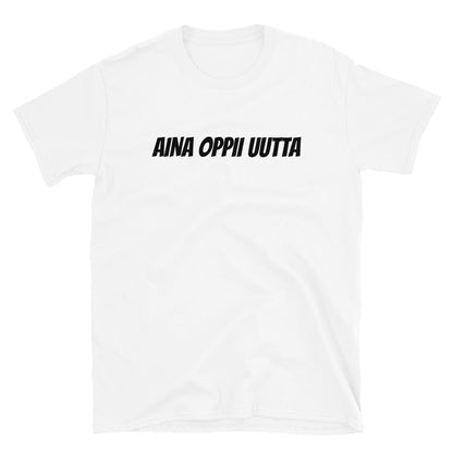 Aina oppii uutta t-paita